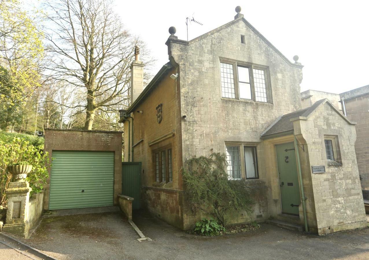Entire Victorian Lodge In A Privately Gated Estate With Secure Parking For Two Cars And A Newly Refurbished Bathroom Eksteriør billede