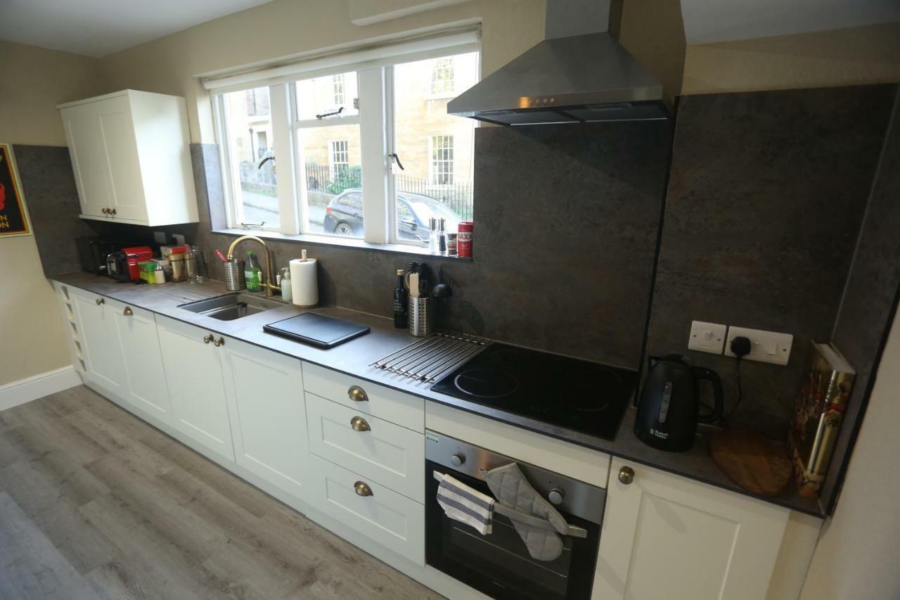 Entire Victorian Lodge In A Privately Gated Estate With Secure Parking For Two Cars And A Newly Refurbished Bathroom Eksteriør billede