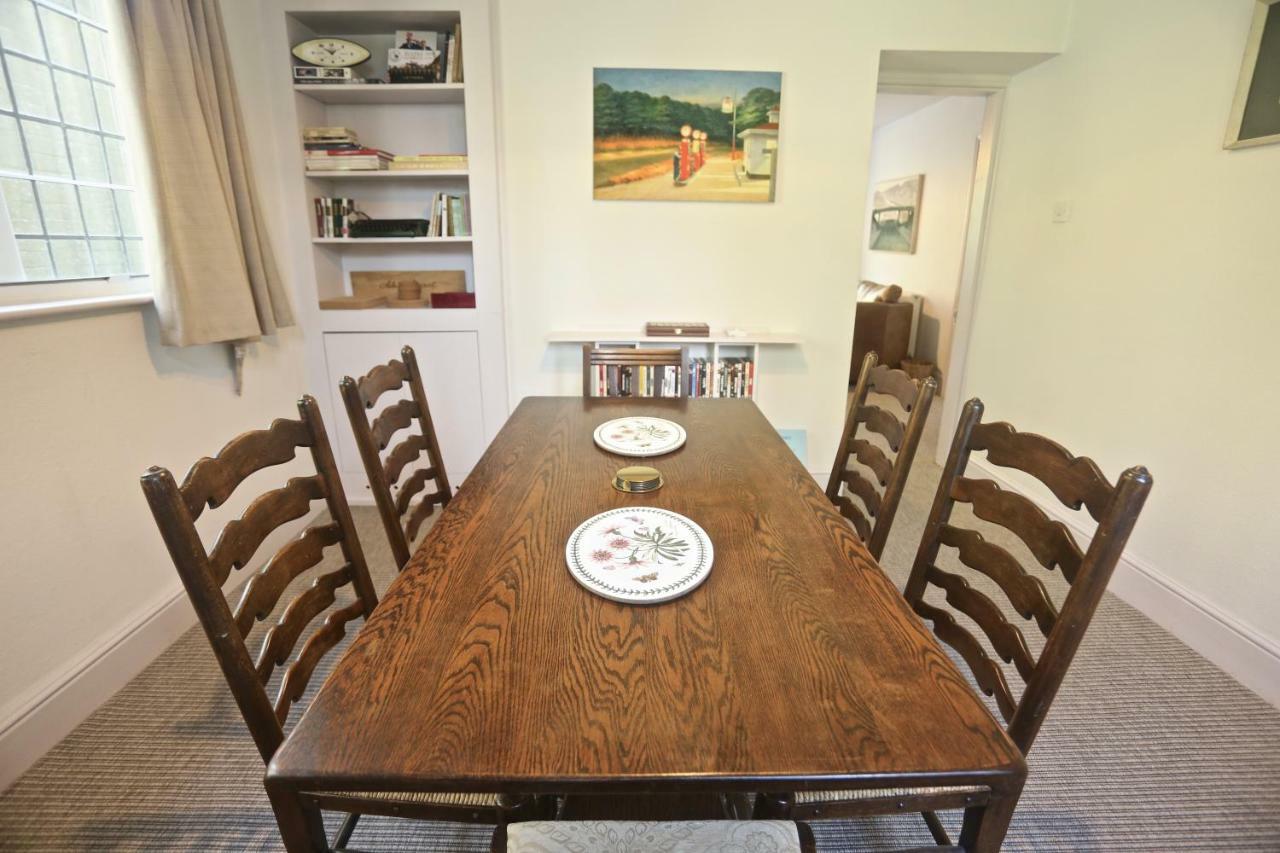 Entire Victorian Lodge In A Privately Gated Estate With Secure Parking For Two Cars And A Newly Refurbished Bathroom Eksteriør billede