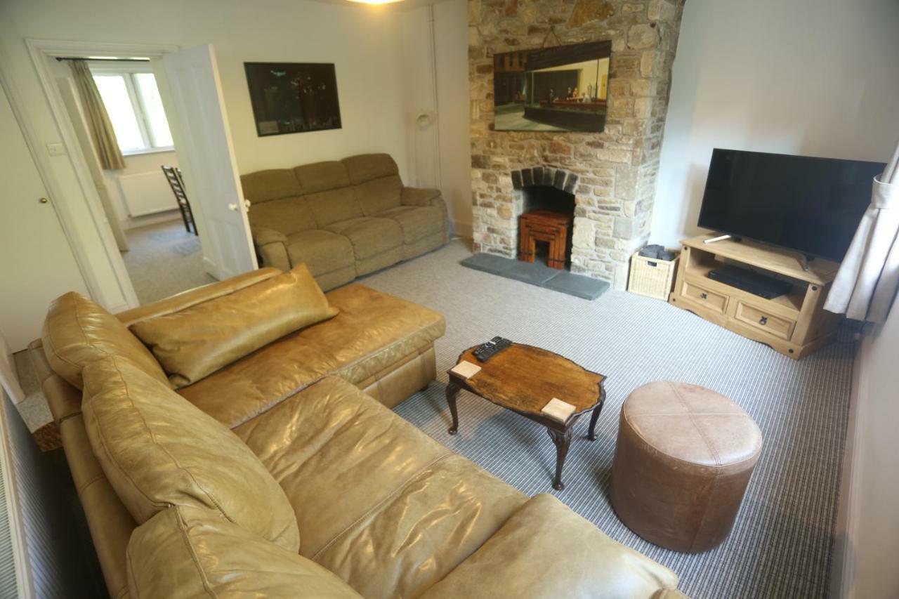 Entire Victorian Lodge In A Privately Gated Estate With Secure Parking For Two Cars And A Newly Refurbished Bathroom Eksteriør billede